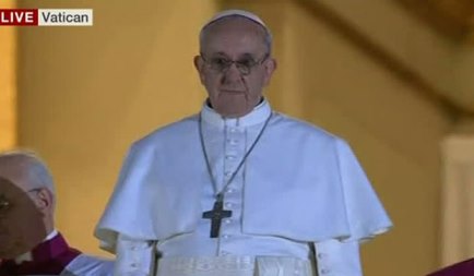 Le nouveau pape s'adressant  la foule