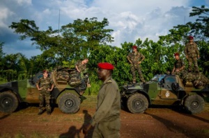 Des soldats franais dans un camp de base au Cameroun en route pour la Centrafrique, le 4 dcembre 2013