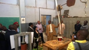 Visite de l'atelier du dpartement de Gnie rural et apprciation des inventions technologiques.