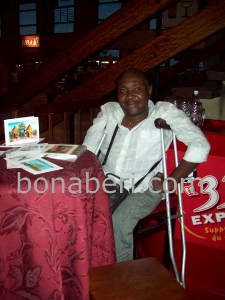 Engo, artiste camerounais handicap