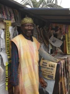 Papa Tatcha, vendeur de journaux  Nkongsamba