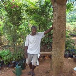 Brice Abanda, jeune jardinier qui a quit les bans de la fac