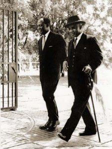  Kwame Nkrumah ( gauche)  Londres