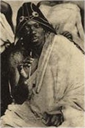 Behanzin (1844-1906), roi du Dahomey acheta des fusils et des canons  des marchands allemands et se constitua une arme de 15 000 hommes afin de resister  la pression etrangre sur son royaume 