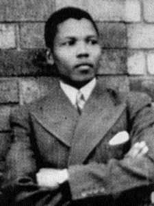  Nelson Mandela à 19 ans, à Umtata, dans la province du Transkei 